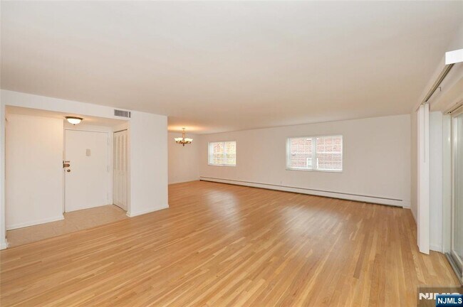 Building Photo - 20-30-30 Ridge Rd Unit B15