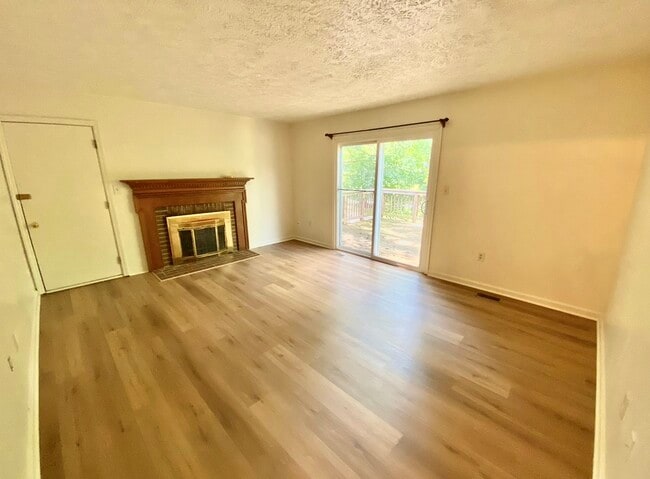 Photo - 15723 Edgewood Dr