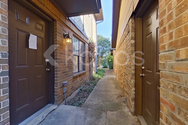 Photo - 2108 Woodnote Ln
