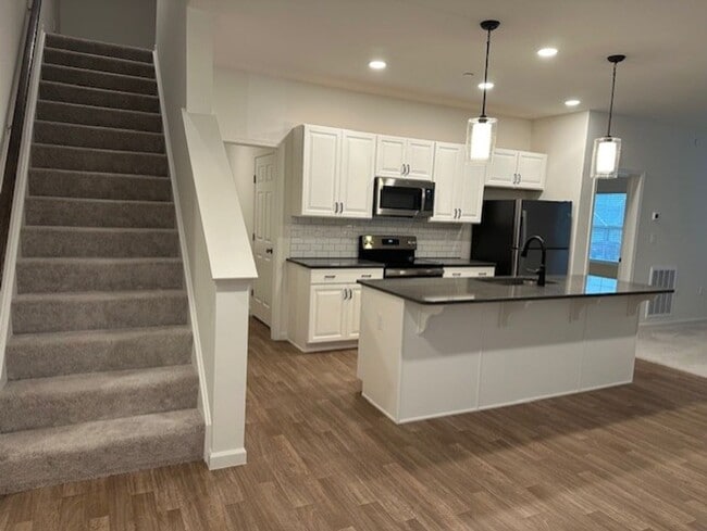 Photo - 7884 Oakbrook Dr