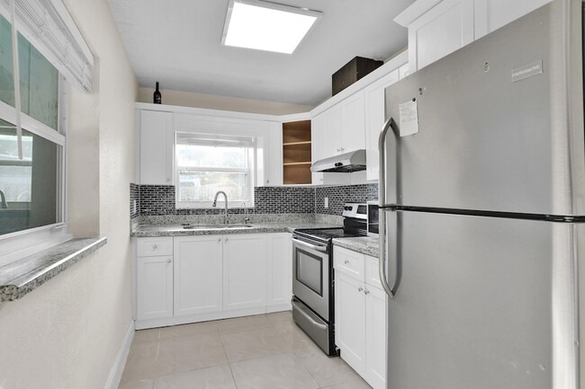 Photo - 1821 Montague St