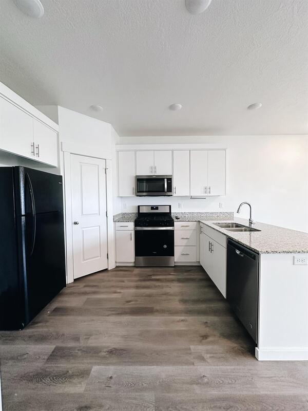 Photo - 911 W 1000 N