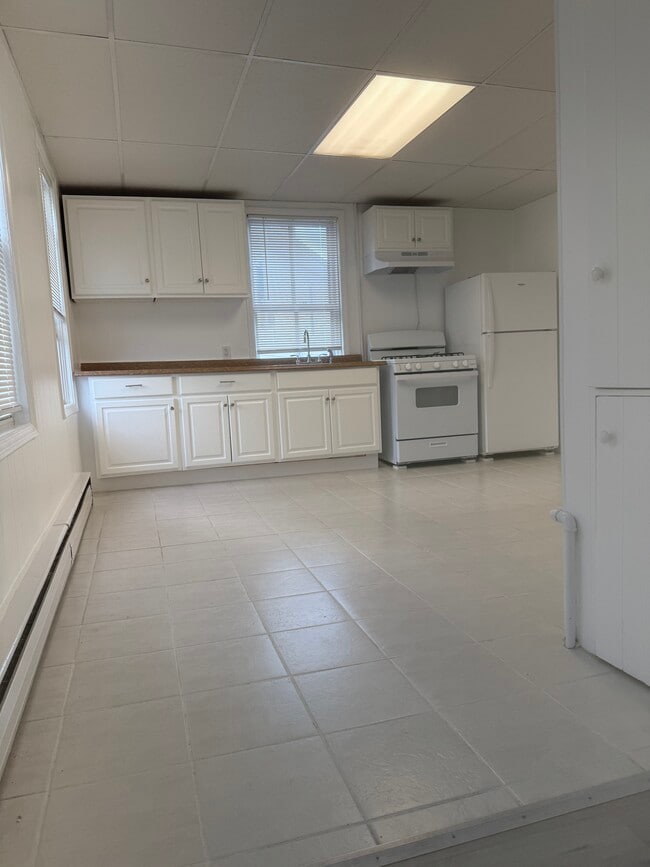 Building Photo - 955 Manton Ave Unit 2nd Floor