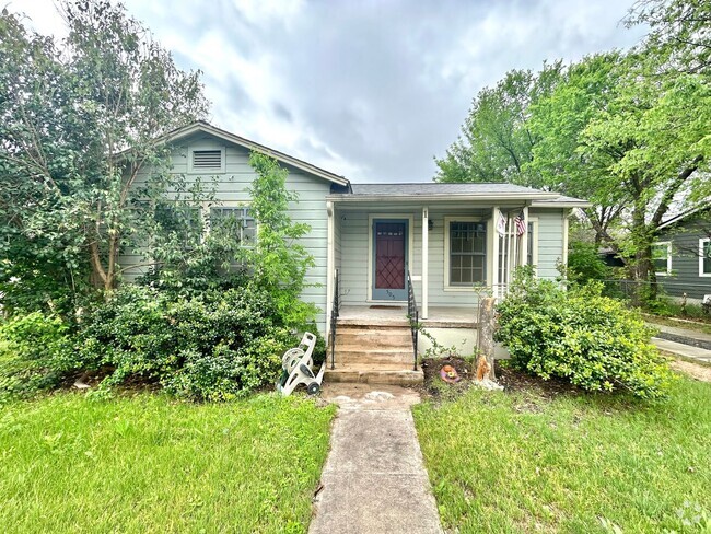 Building Photo - Charming & Homey 3/BR 1/BA with Cozy Porch...