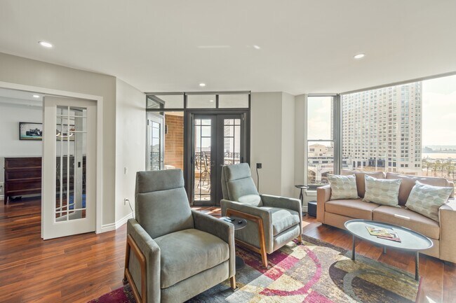 500 W Harbor Dr