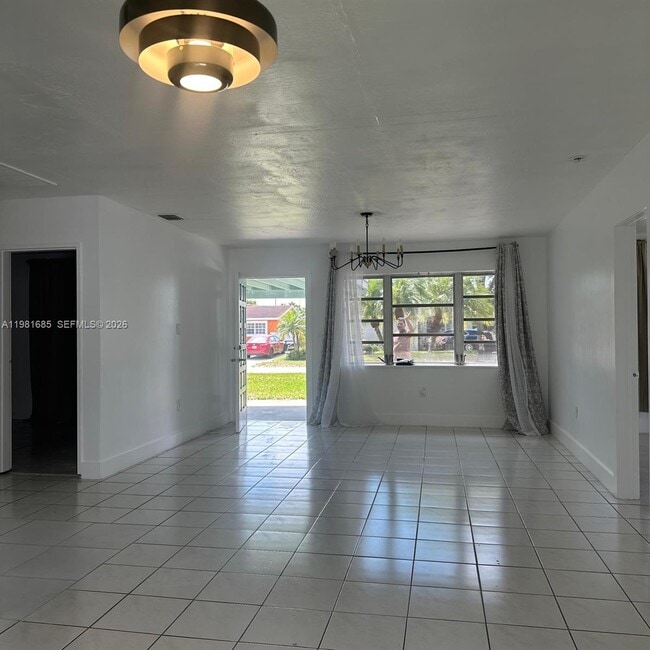 Photo - 6443 Perry St