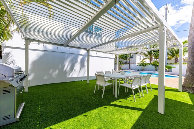 Photo - 3329 NE 17th St