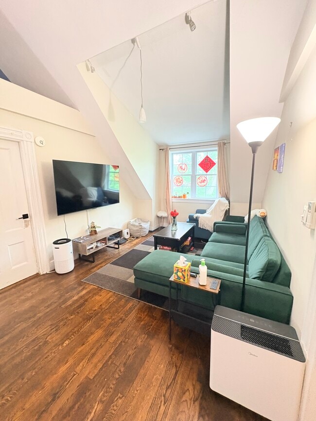 Building Photo - 25 Highland Ave Unit Apt 3