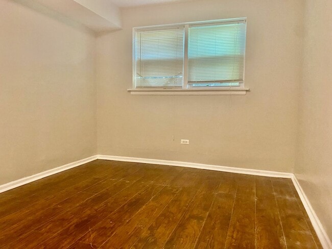 Photo - 10924 S Indiana Ave Unit G