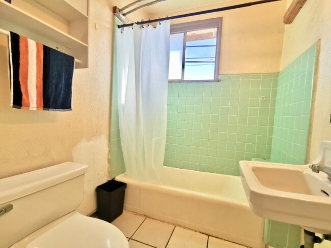 Photo - 2020 Cloverfield Blvd Unit 5-B2