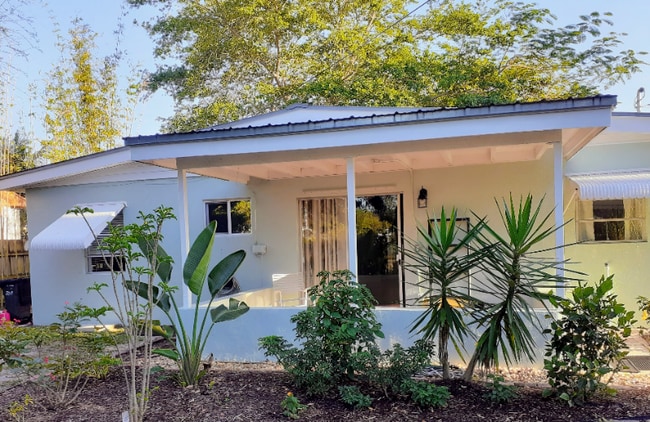 Photo - 117 SE Solaz Ave