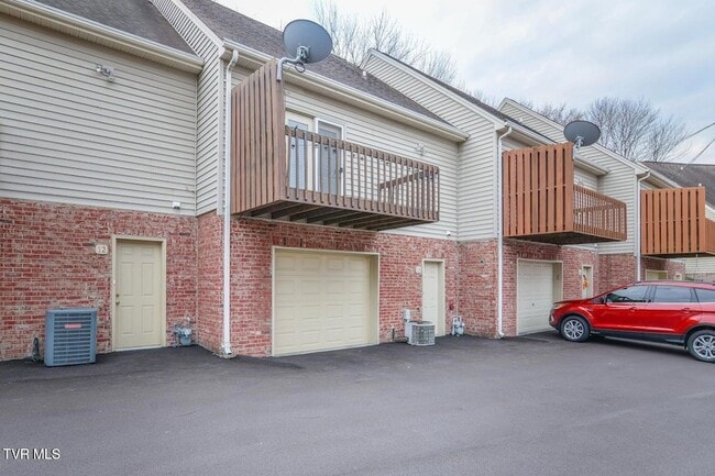 Photo - 2503 E Lakeview Dr