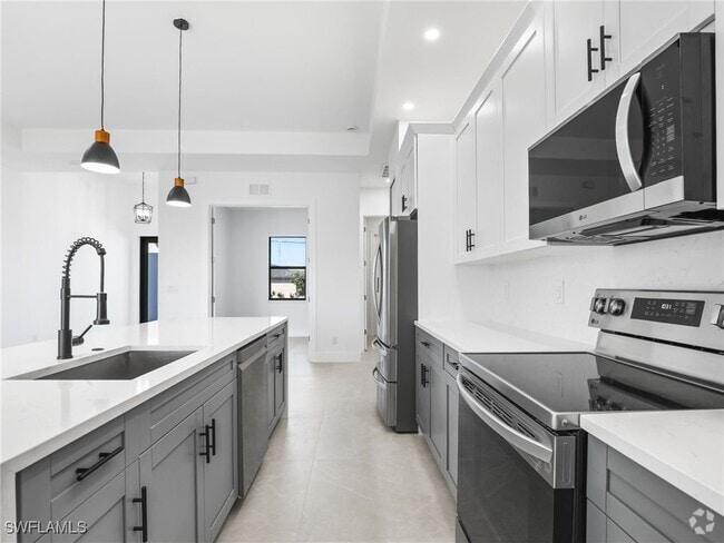 Building Photo - 2109 NW 17th Pl Rental