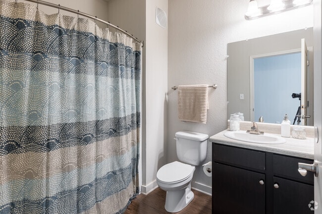 3BR, 3BA - 1,168SF