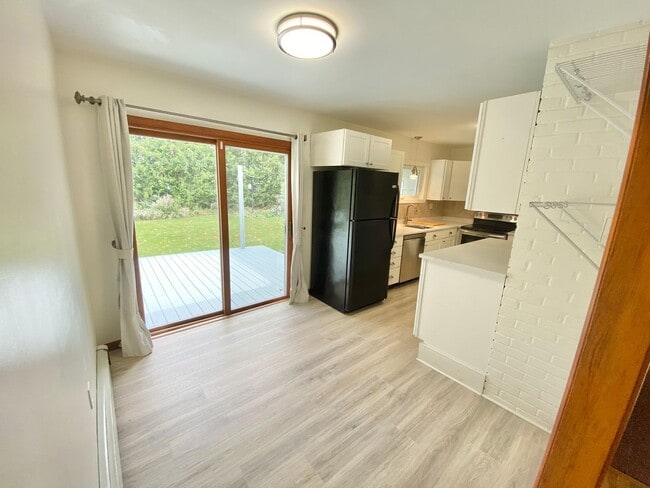 Photo - 3 Bedroom House South End Neighborhood Burlington Available in September !