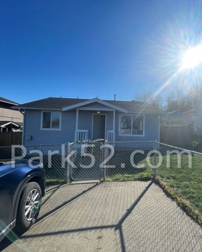 3 bedroom 1.5 Bathroom Rambler in Tacoma! - 3 bedroom 1.5 Bathroom Rambler in Tacoma! House