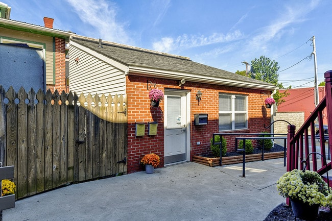 Photo - St. Clairsville Courtyard