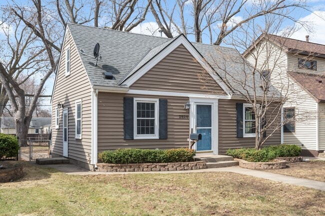 Photo - 2820 Idaho Ave S