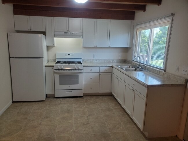 Building Photo - 701 1st Ave Unit 1