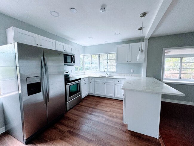 Photo - 747 Moravon Ave