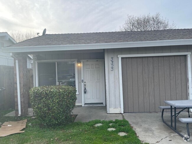 Building Photo - 3325-3327 Jayanne Way Unit 3325 Rental