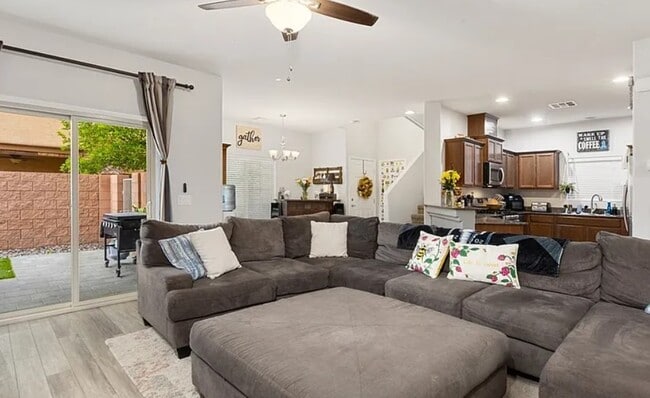 Planta abierta - 9494 Alma Ridge Ave