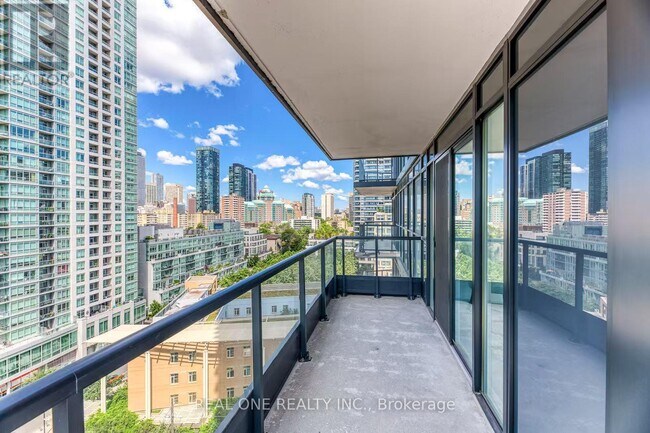 Photo - 159 Wellesley St E
