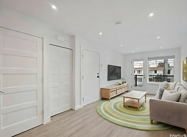 Photo - 9409 Av Larose Unit #4