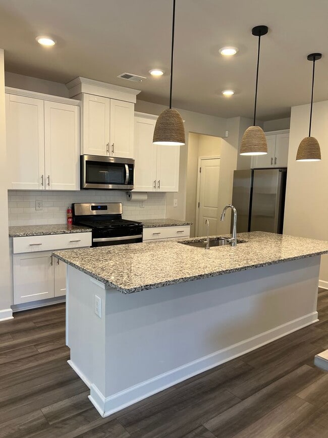 Photo - BEAUTIFUL 4 bedroom / 3 bath home located off Water Tower Road!