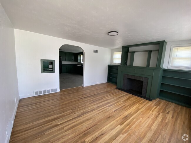 Building Photo - 1527 W 11th Rental