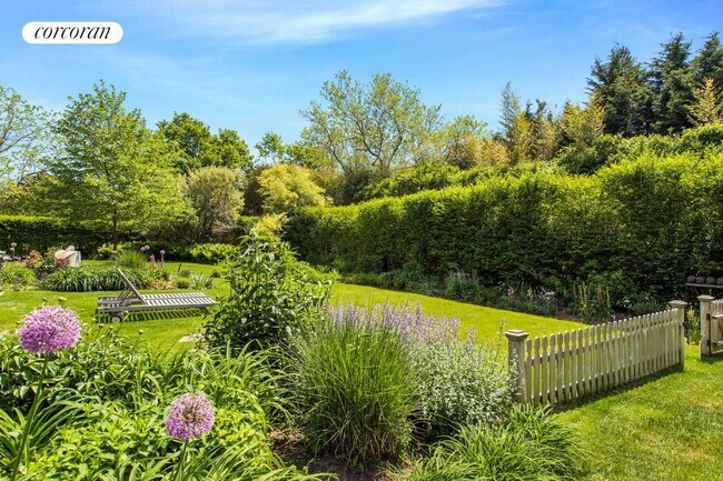 Photo - 114 Wainscott Main St