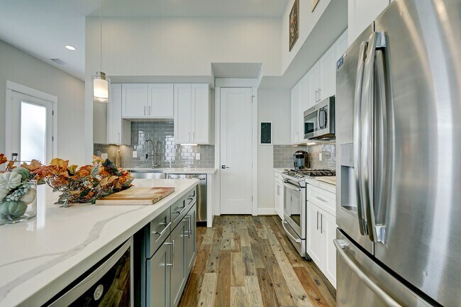 Photo - 806 Thornton Rd