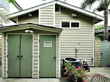 Unit Shed for Individual Laundry - 440 W Elk Ave Unit A