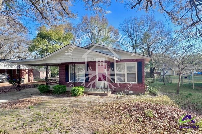 Photo - 305 Sparta St