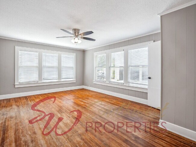 Photo - Charming 2 Bed / 1 Bath – Walk to Campus