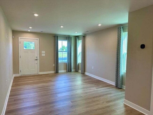 Photo - 107 Oxbow Dr