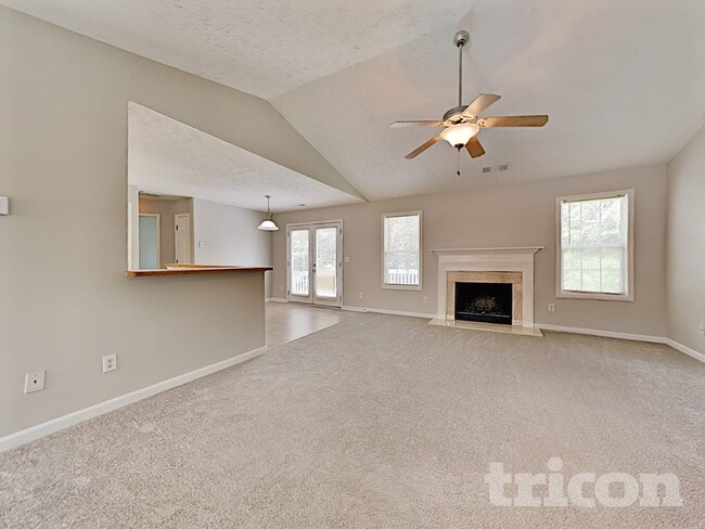 Photo - 460 Vinemont Ridge