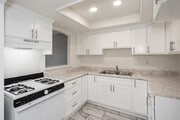 2BR, 2BA - 900SF - Kitchen