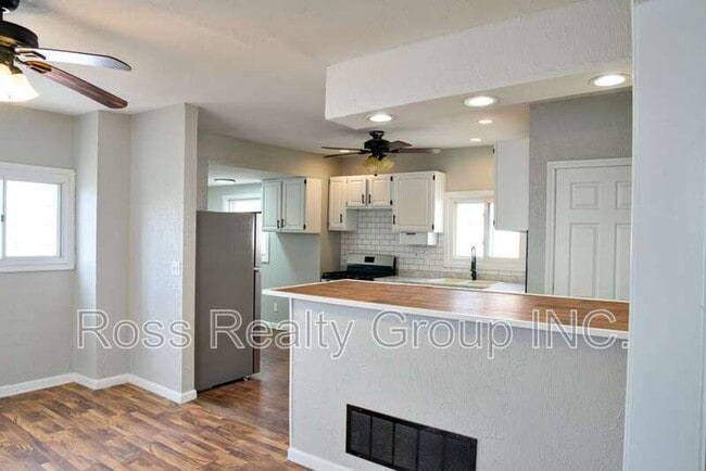 Building Photo - 518 Shasta Dr