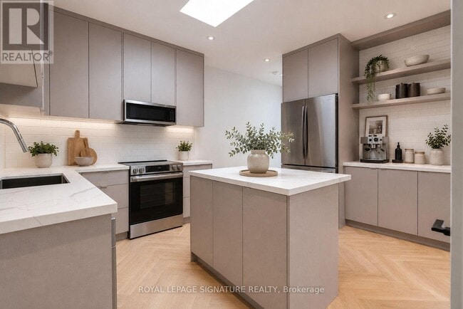 Photo - 390 Palmerston Blvd