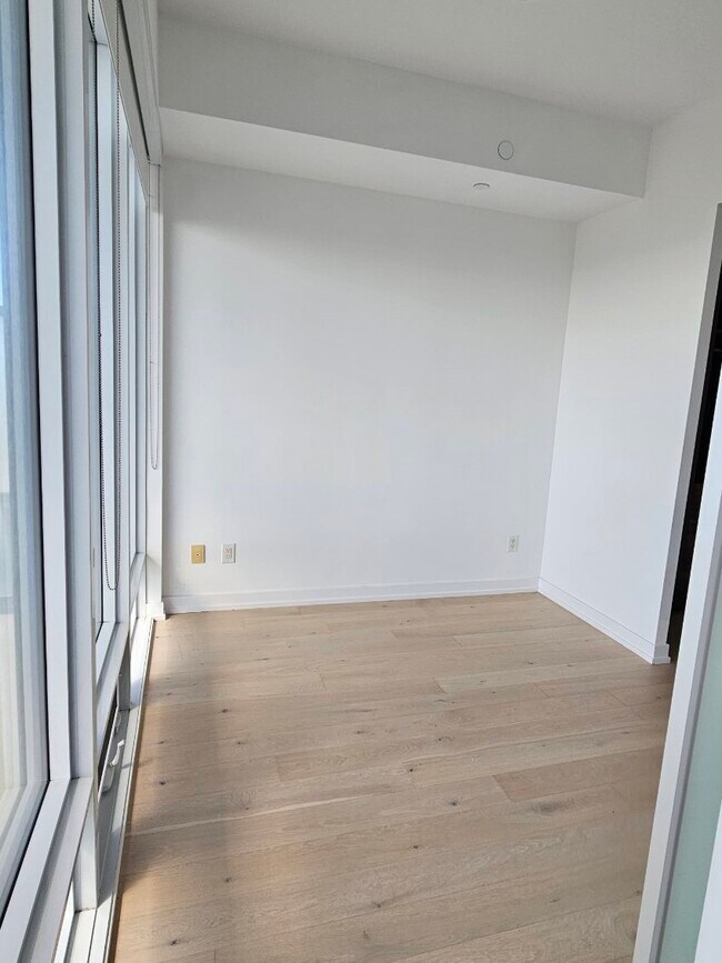 Photo - 488 University Ave Unit 2712