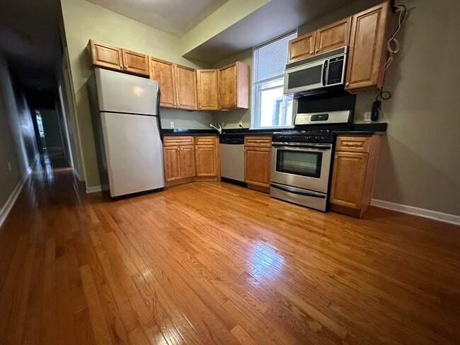 Building Photo - 37 N Preston St Unit 3