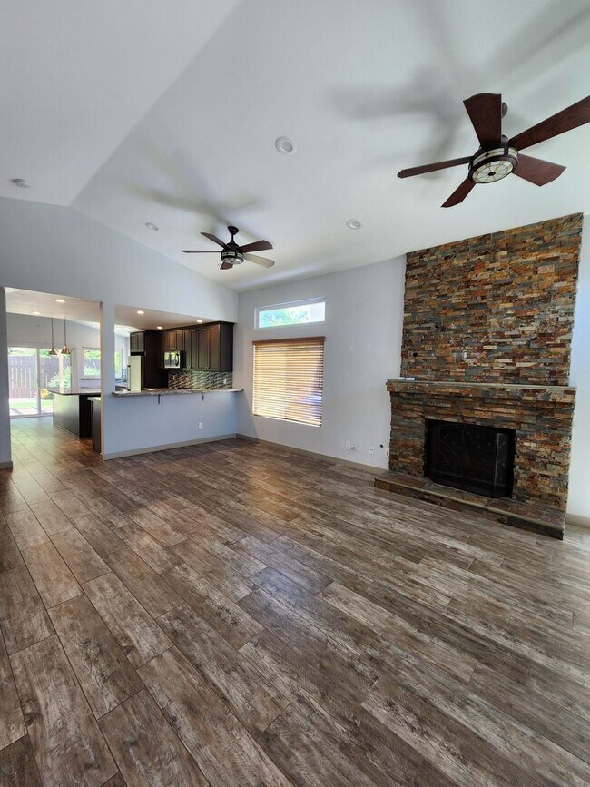 Single Story 3 Bedroom House in Rancho Ber... House Rental in San