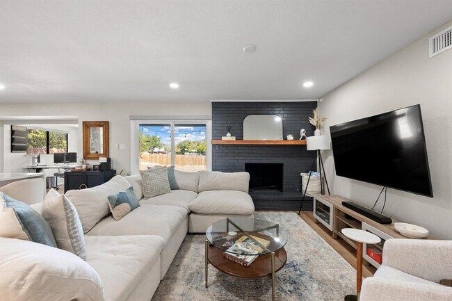 Photo - 1006 Hollybluff St