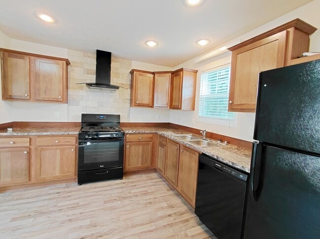 Photo - 408-22 1/2 22 1/2 St NW