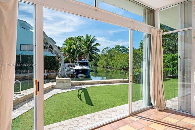 Photo - 2120 S Bayshore Dr