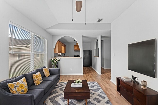 Building Photo - 2024 Jean St