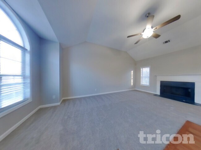 Photo - 114 Windsor Cir