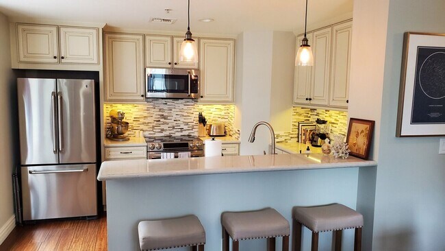 Building Photo - Upgraded 2BR/2BA Corner Unit in East Village – Close proximity to Petco Park w/ Parking & Amenities