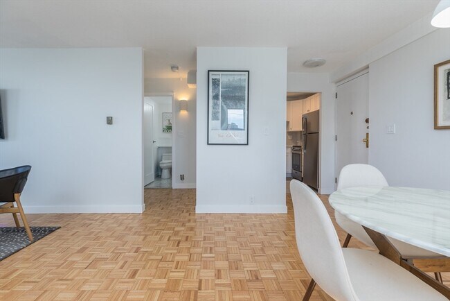 Photo - 19 Winchester St Unit 711